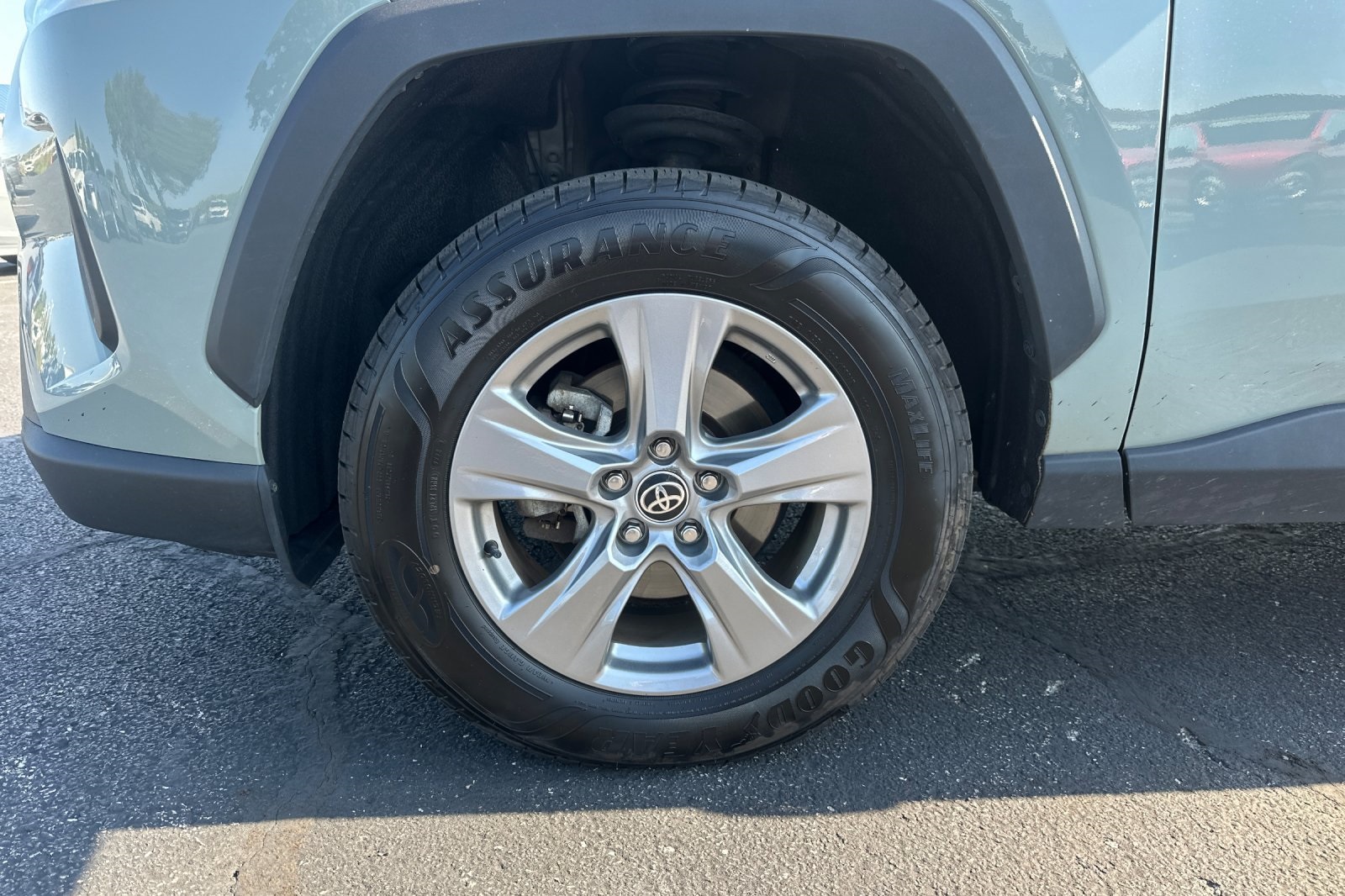 2022 Toyota RAV4 Hybrid XLE photo 32