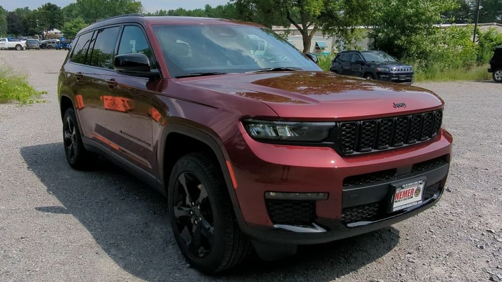 2025 Jeep Grand Cherokee Limited photo 4
