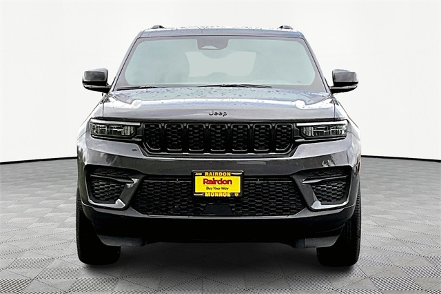 2025 Jeep Grand Cherokee Altitude photo 14
