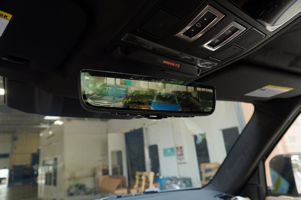 2025 LAND ROVER DEFENDER - Image 18