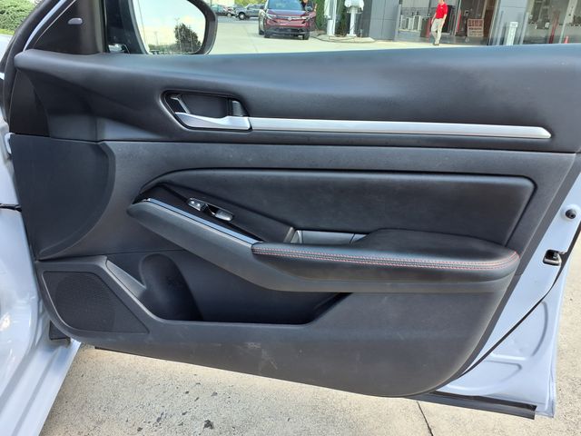 2024 Nissan Altima 2.5 SR photo 17