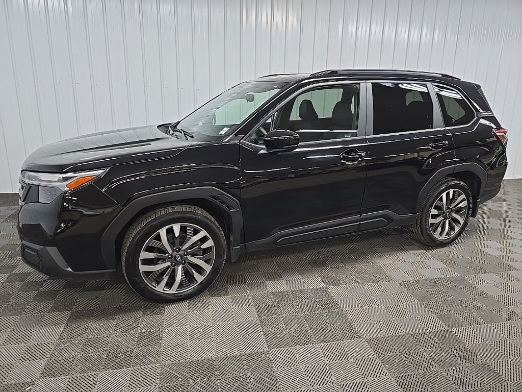 2025 Subaru Forester Touring photo 6