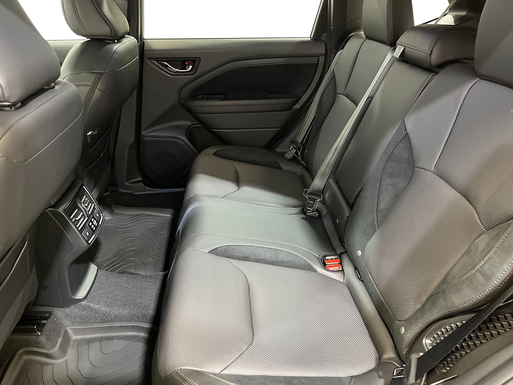 2025 Subaru Forester Touring photo 14
