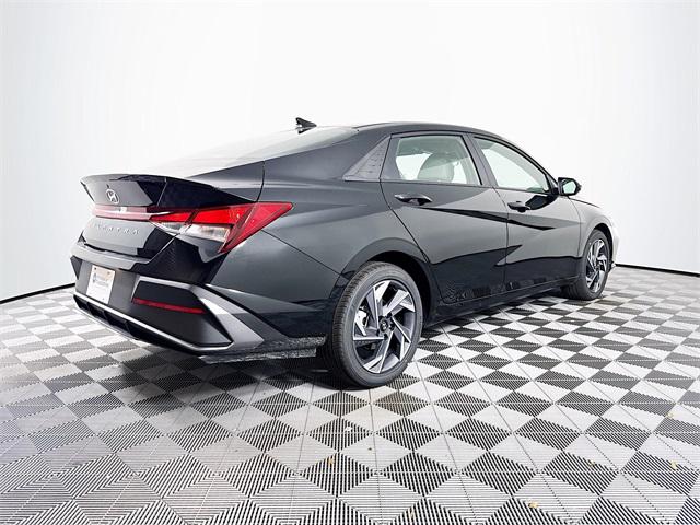 2025 Hyundai Elantra SEL Sport photo 5