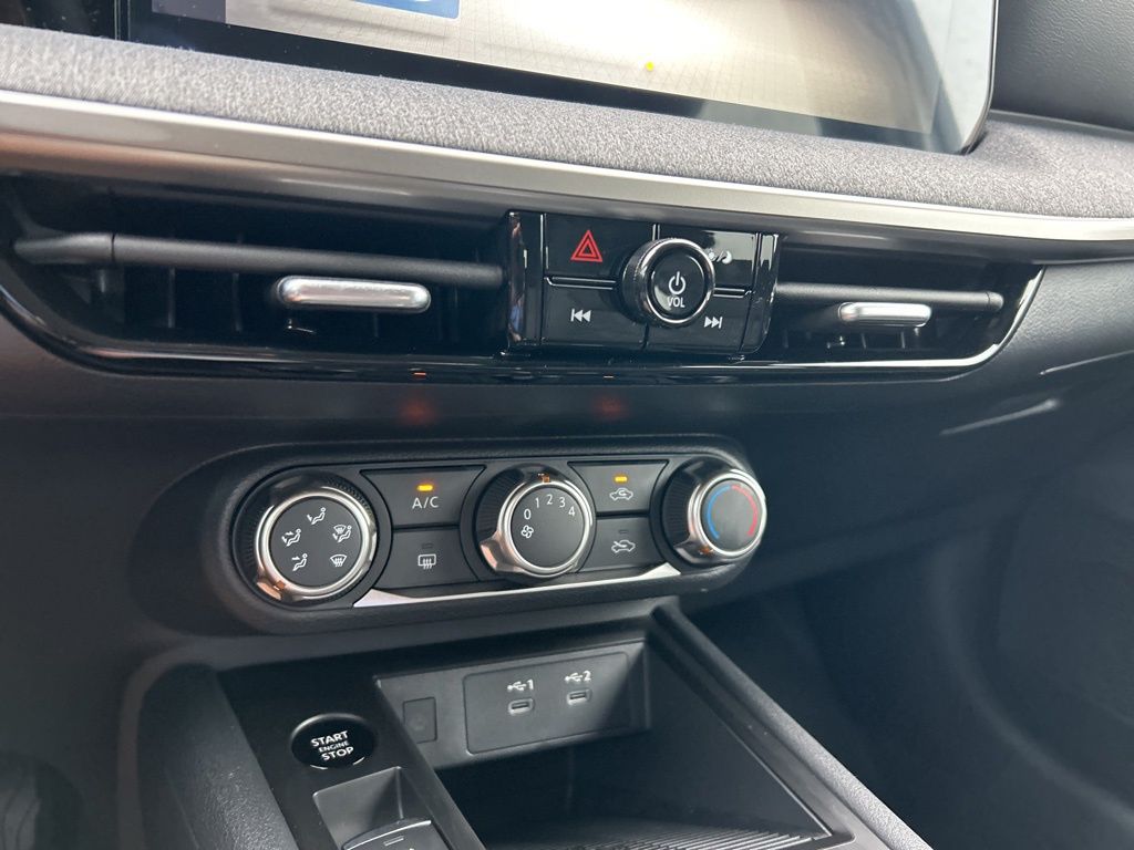 2025 Nissan Kicks SV photo 25