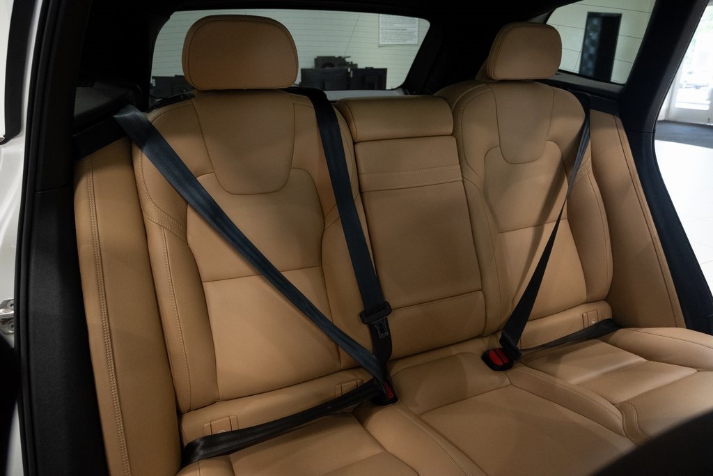2022 Volvo XC60 B5 Inscription photo 13