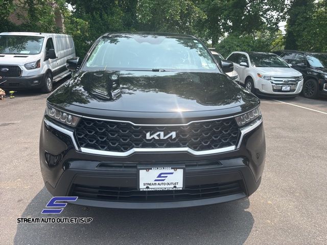 2022 Kia Sorento LX photo 2