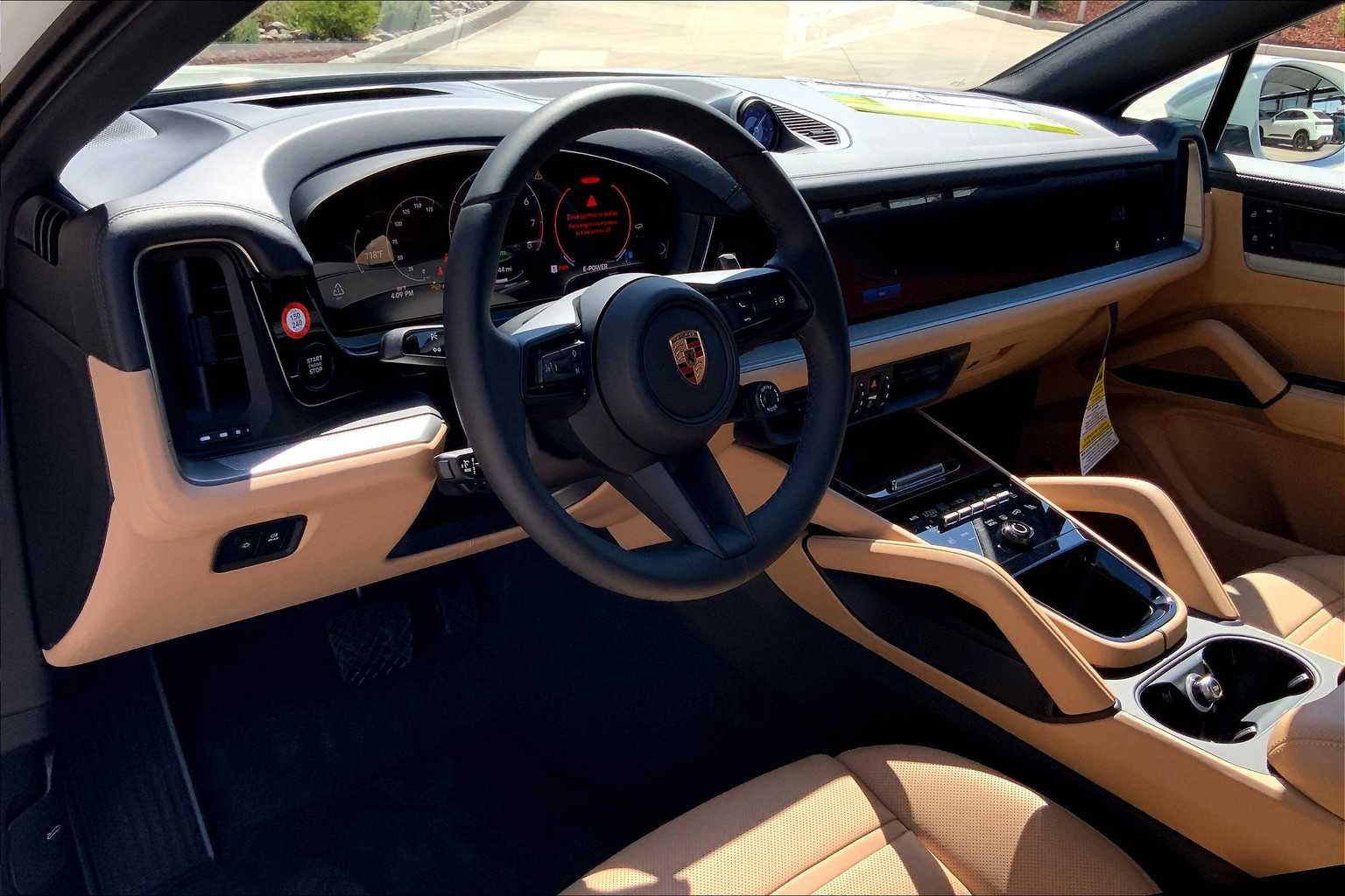 2025 Porsche Cayenne E-Hybrid Coupe photo 4
