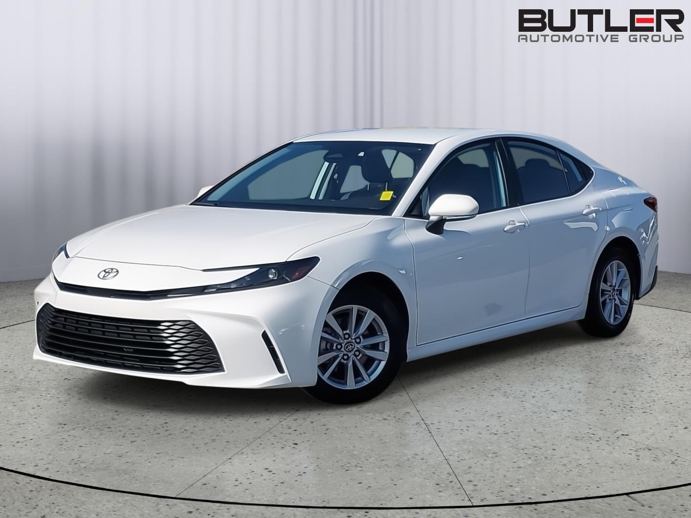 2025 Toyota Camry LE's photo