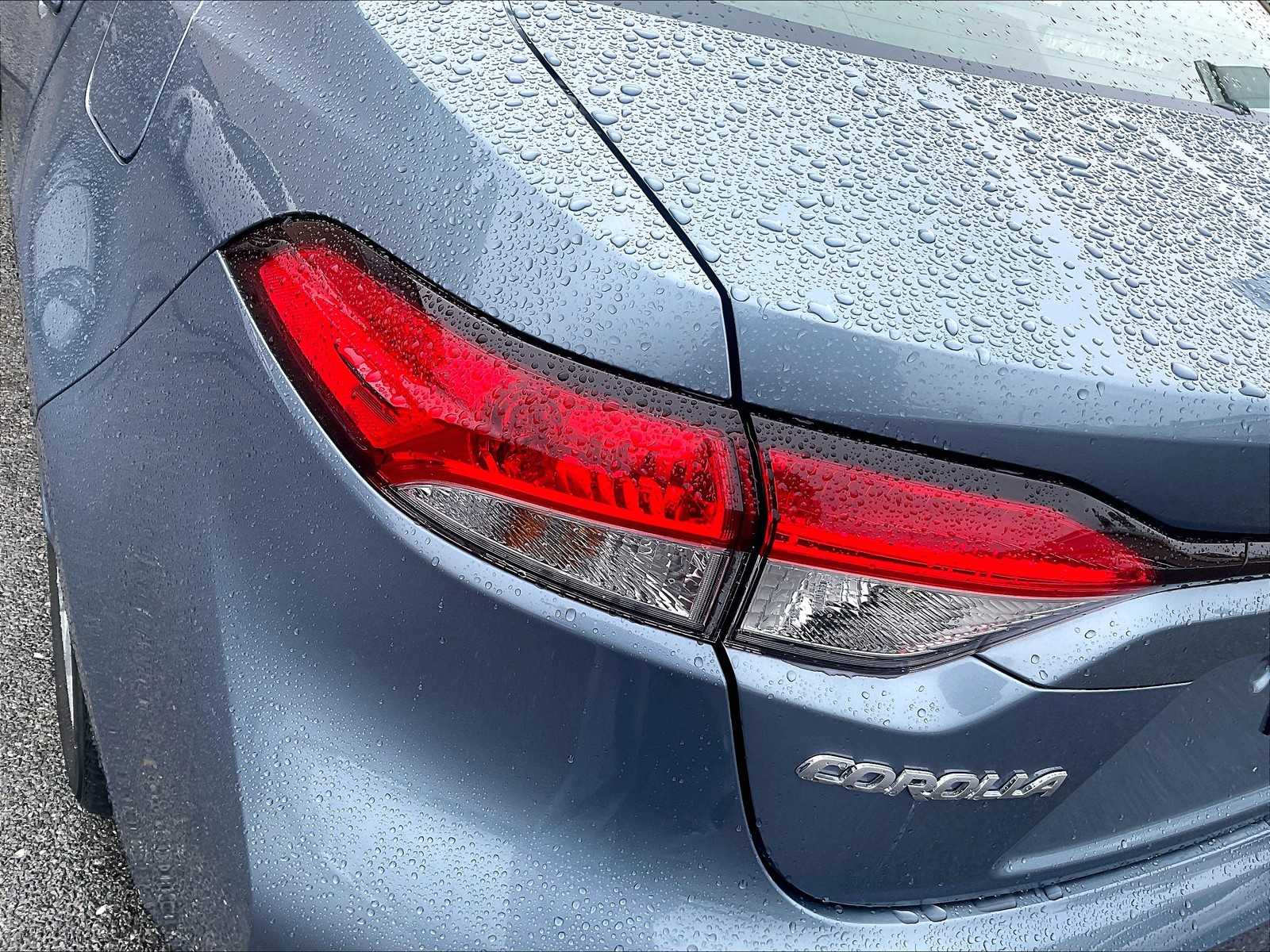 2023 Toyota Corolla Hybrid LE photo 32