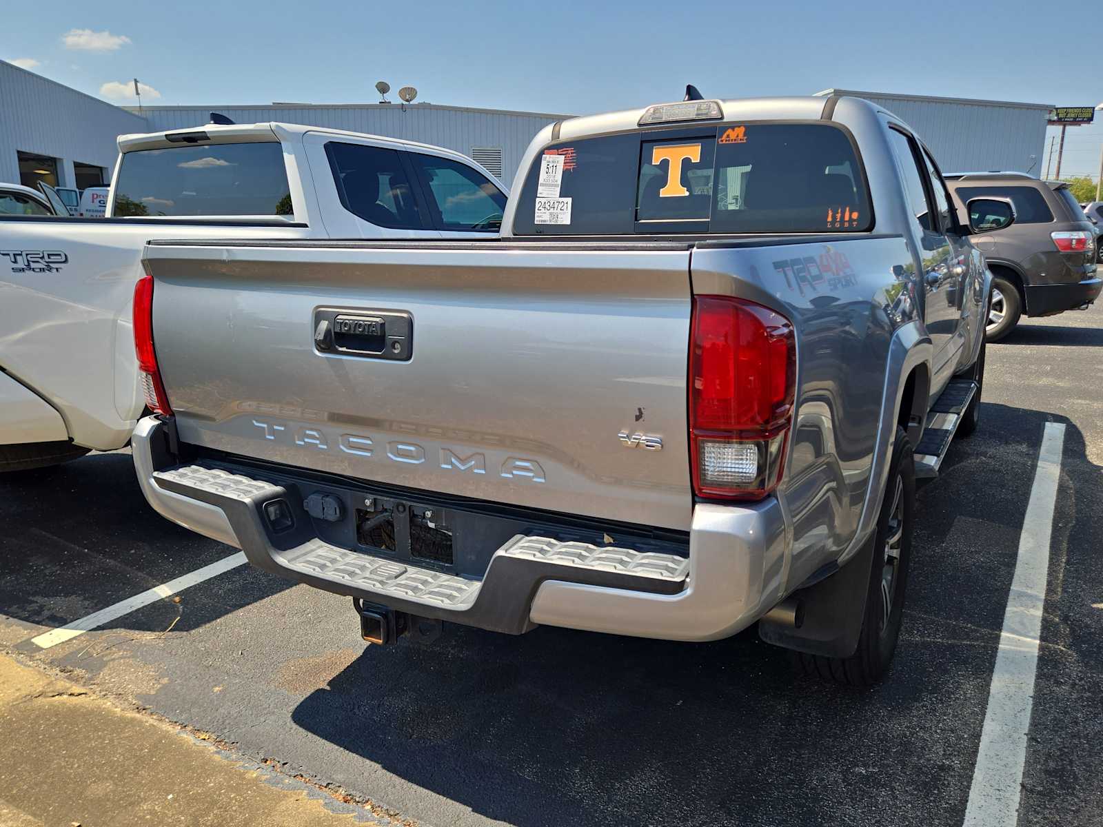 2018 Toyota Tacoma TRD Sport photo 2