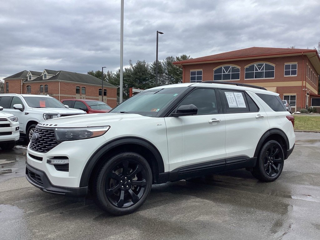 2023 Ford Explorer ST-LINE's photo
