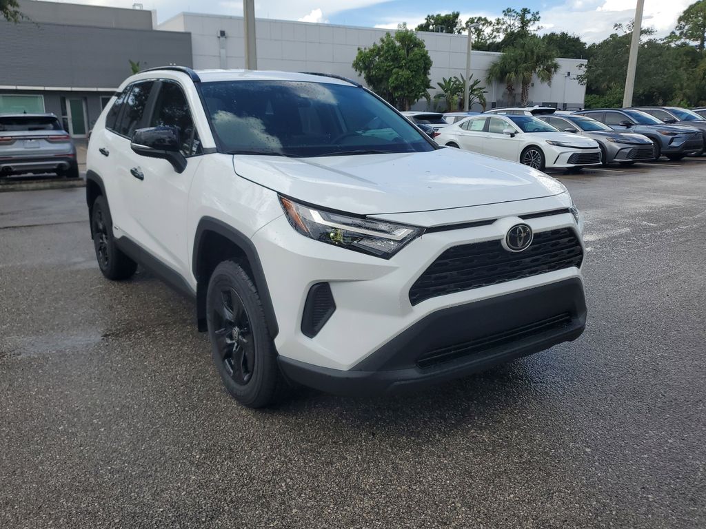 2025 Toyota RAV4 Hybrid XLE photo 3