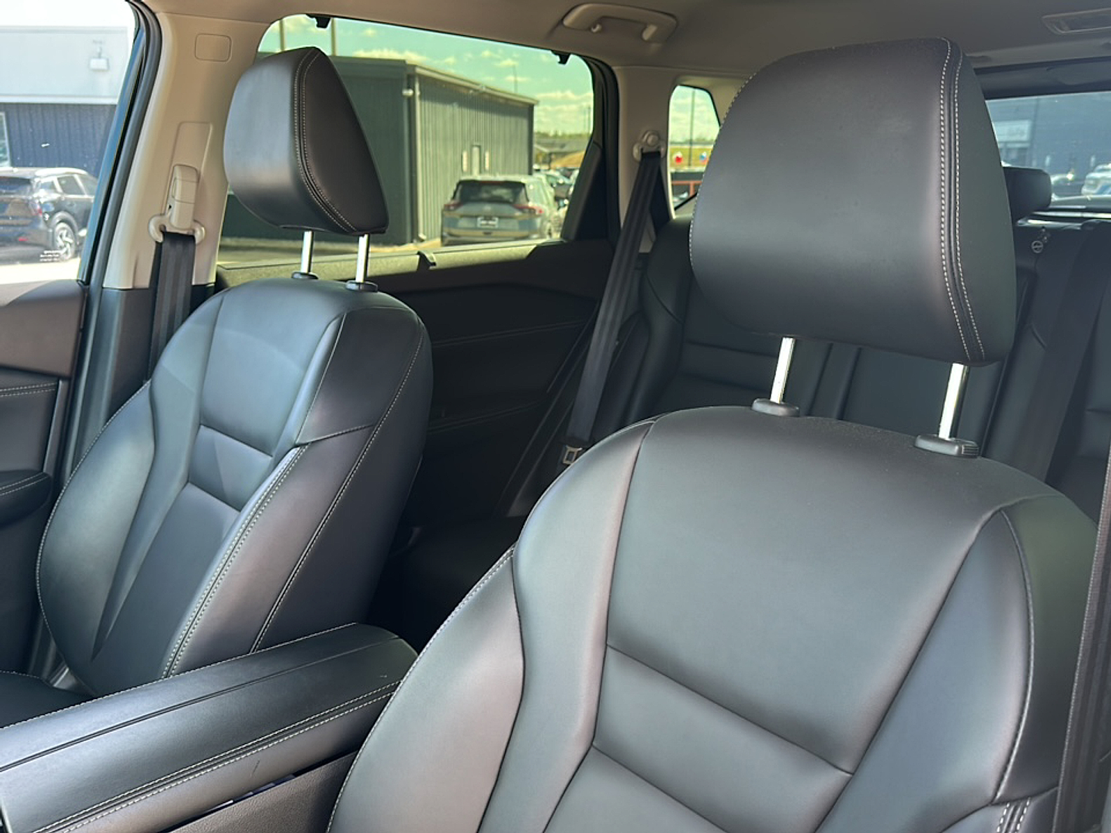 2023 Nissan Rogue SV photo 2