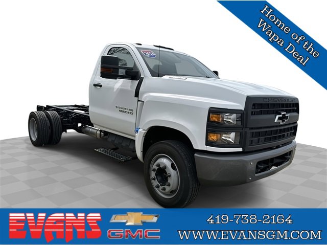 2024 Chevrolet Silverado 4500 Medium Duty Chassis Cab Work Truck's photo