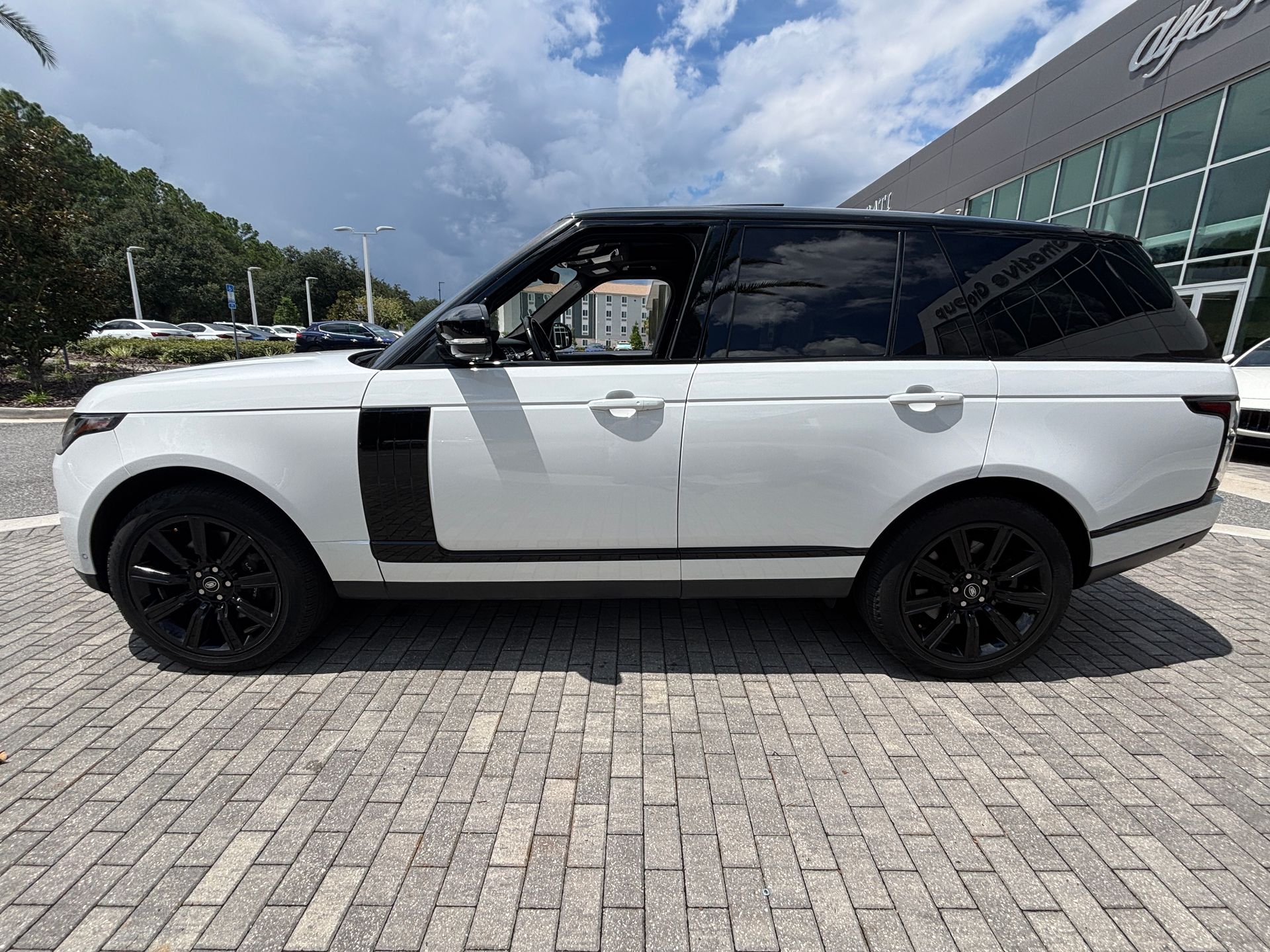 2022 Land Rover Range Rover HSE Westminster Edition photo 9