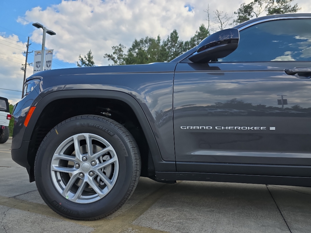 2025 Jeep Grand Cherokee Laredo X photo 4