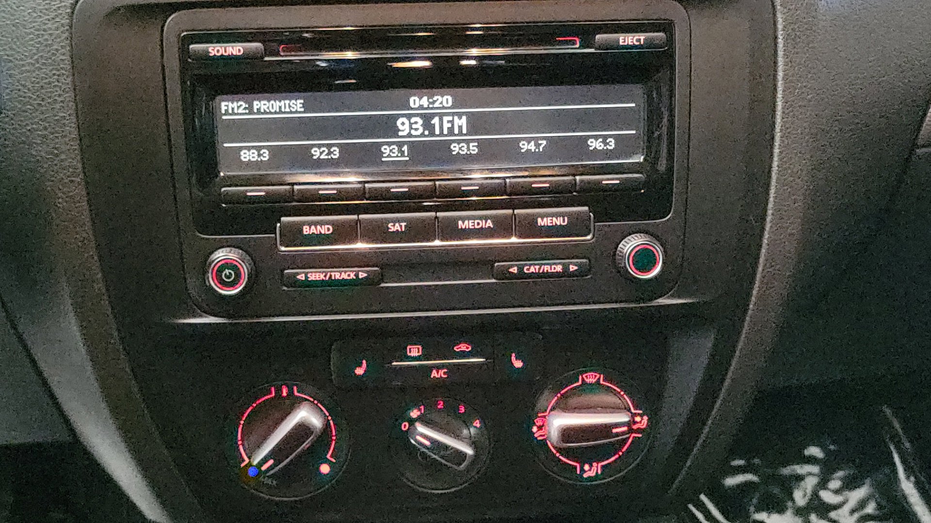 Used 2015 Reflex Silver Metallic Volkswagen 1.8T SE image 29