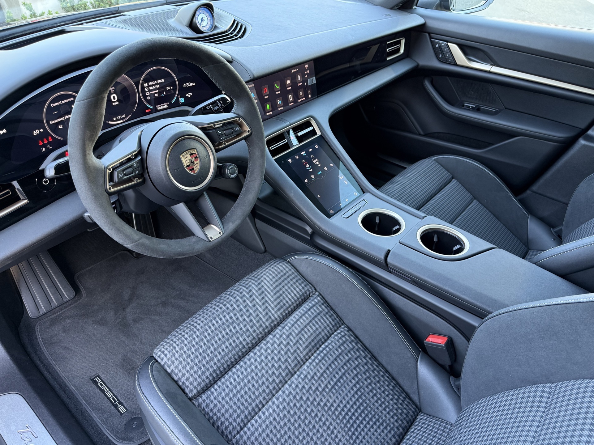 2025 Porsche Taycan 4S photo 4