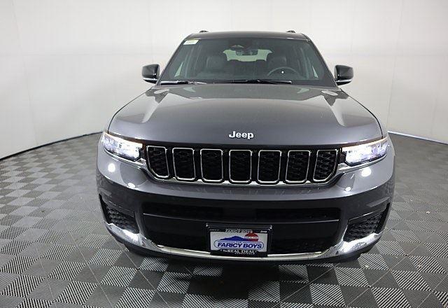 2025 Jeep Grand Cherokee Limited photo 3