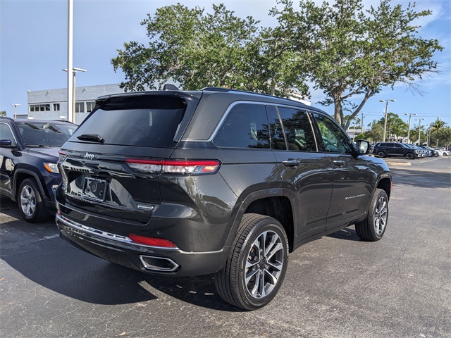 2023 Jeep Grand Cherokee Overland photo 3