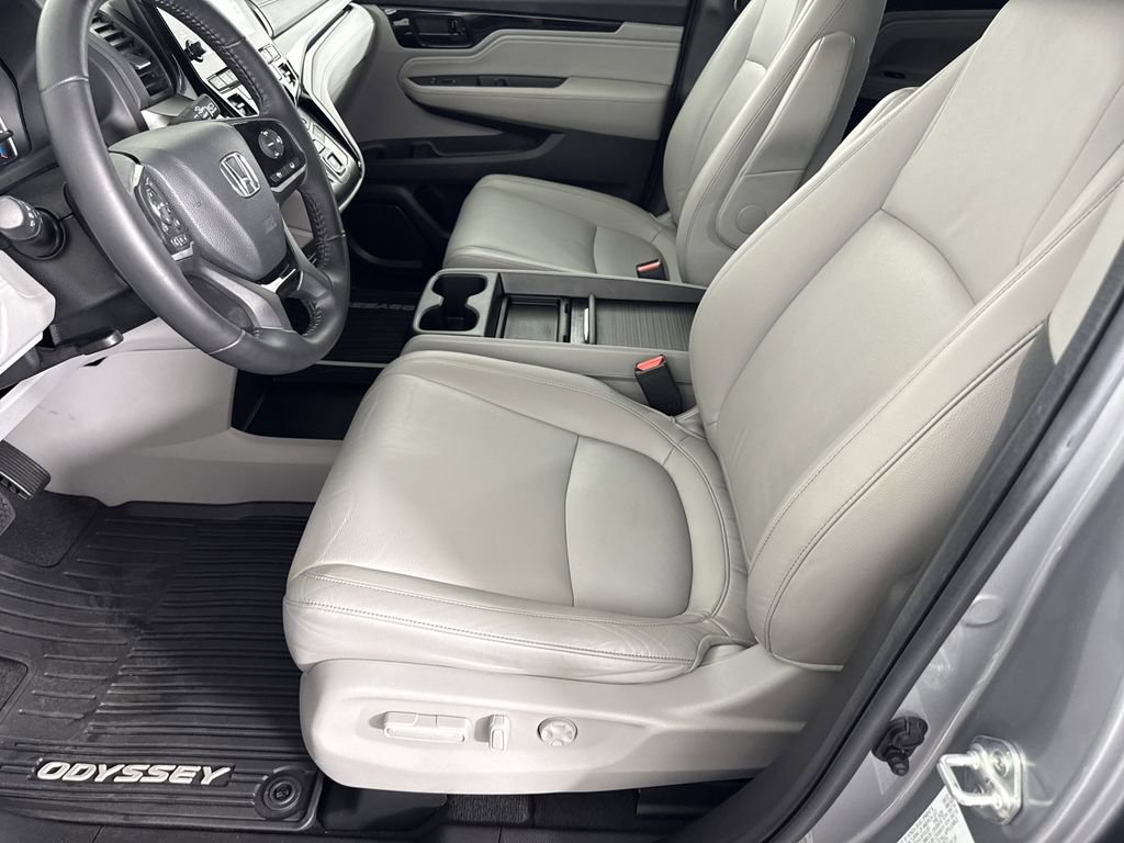 2023 Honda Odyssey Touring photo 6