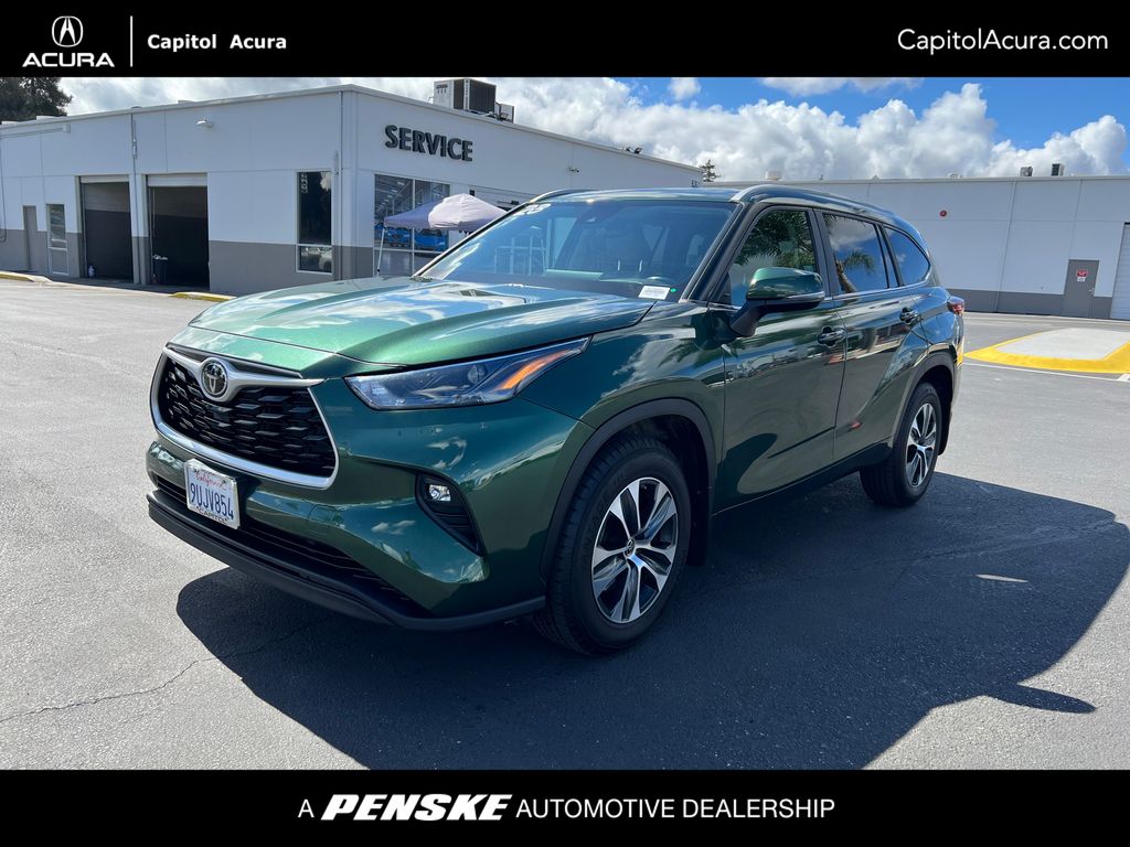 2023 Toyota Highlander XLE's photo