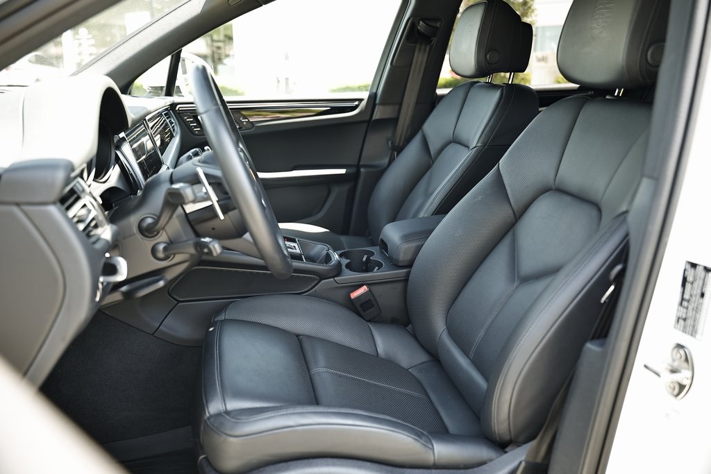 2024 Porsche Macan T photo 5