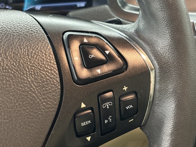 2014 Lincoln MKS Base photo 16