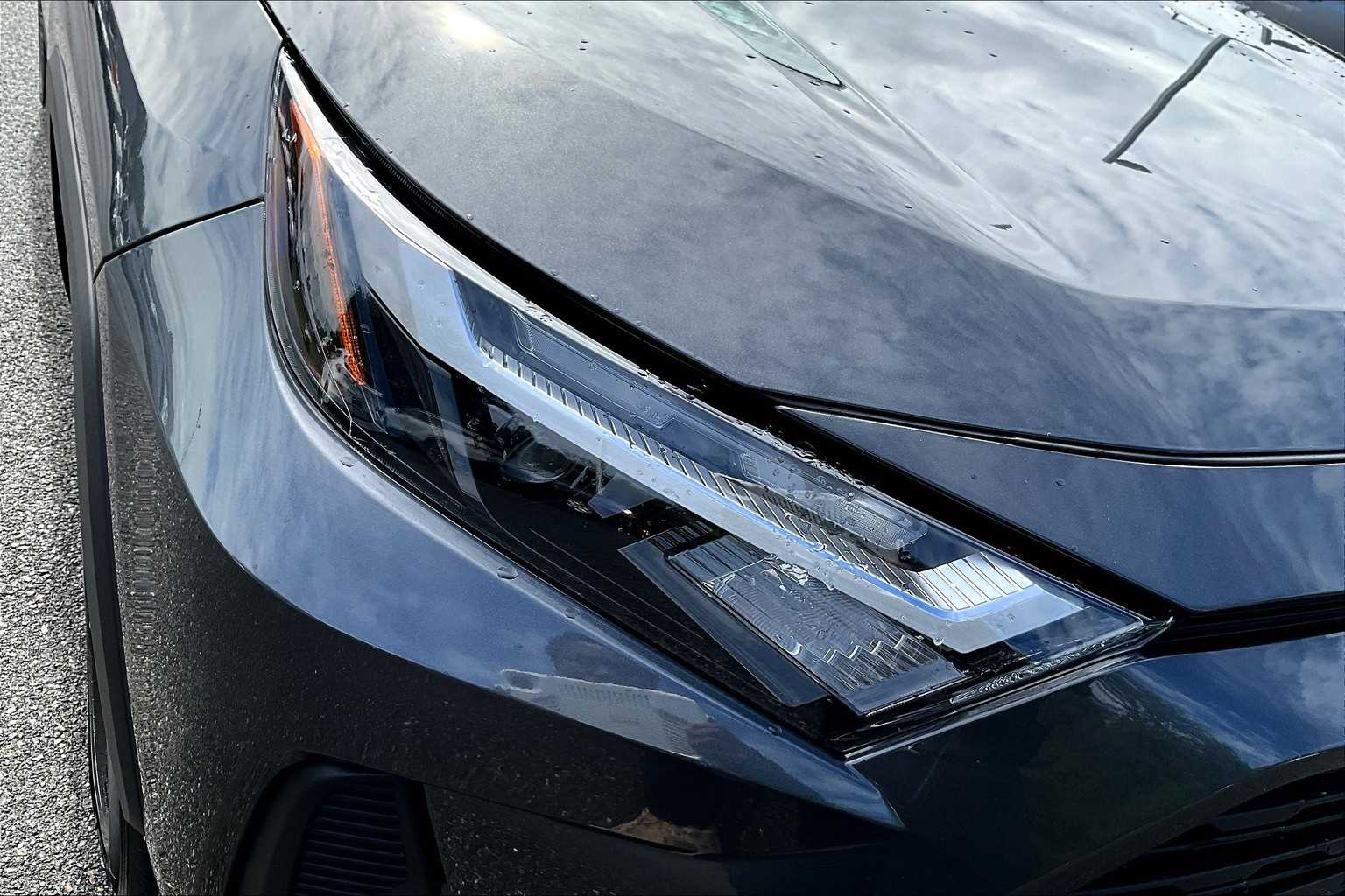 2025 Toyota RAV4 XLE photo 26