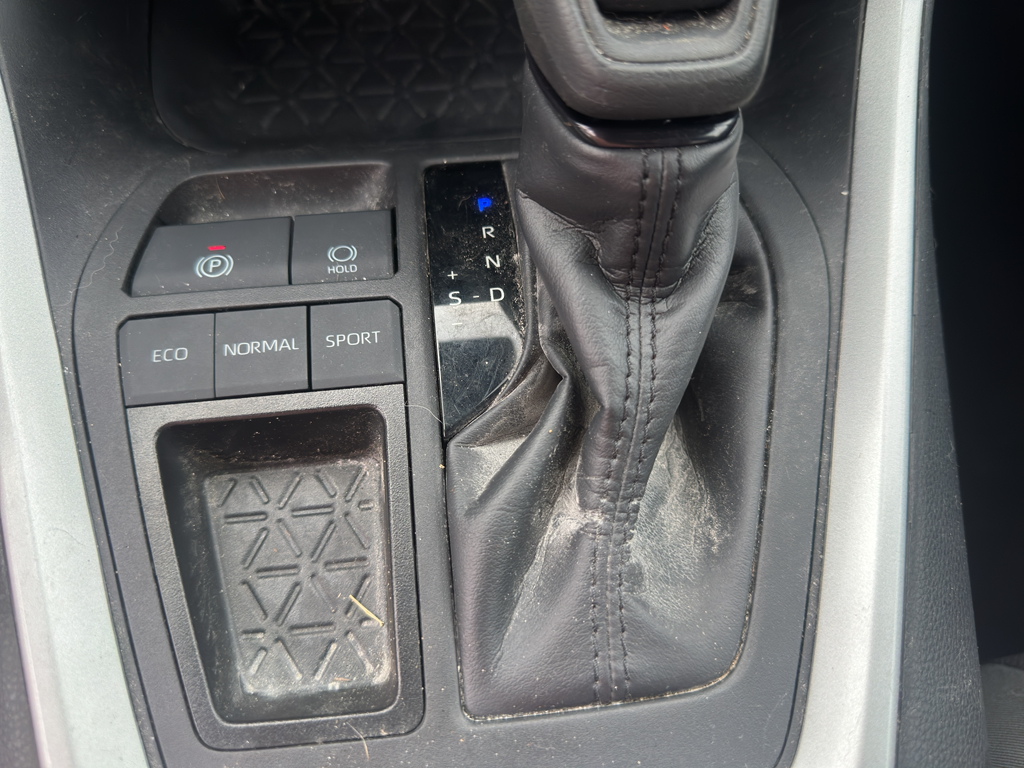 2024 Toyota RAV4 XLE photo 13