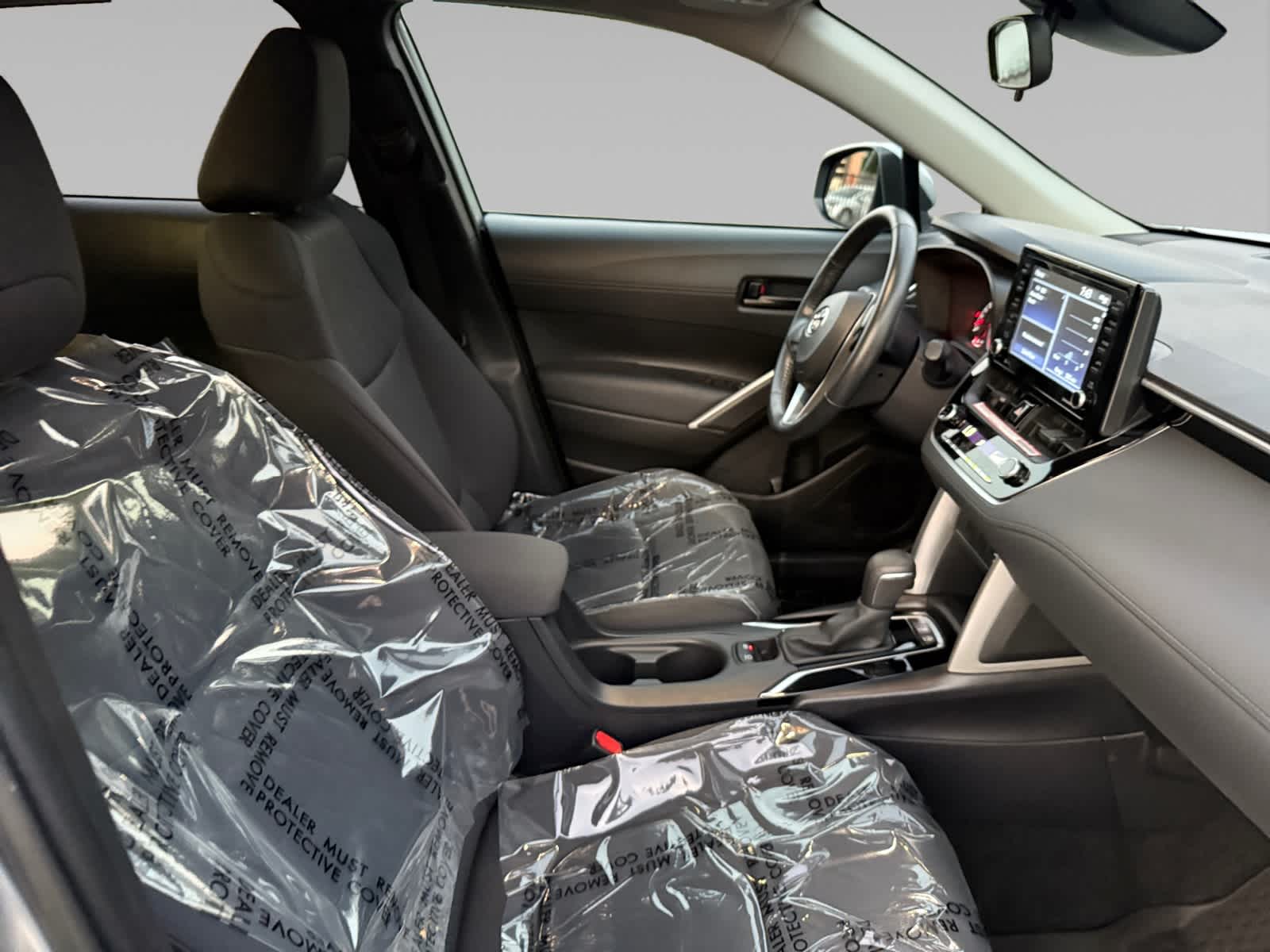 2022 Toyota Corolla Cross LE photo 14