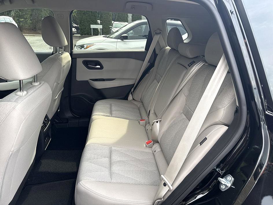 2025 Nissan Rogue SV photo 9