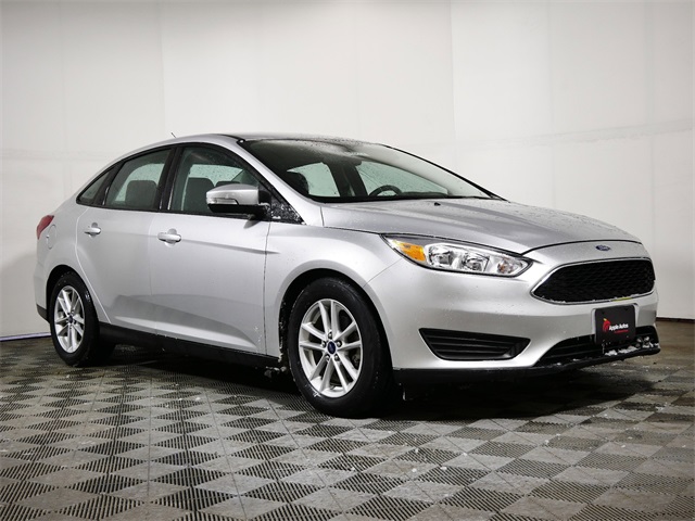 2016 Ford Focus SE's photo