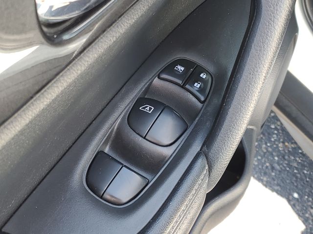 2020 Nissan Rogue SV photo 13