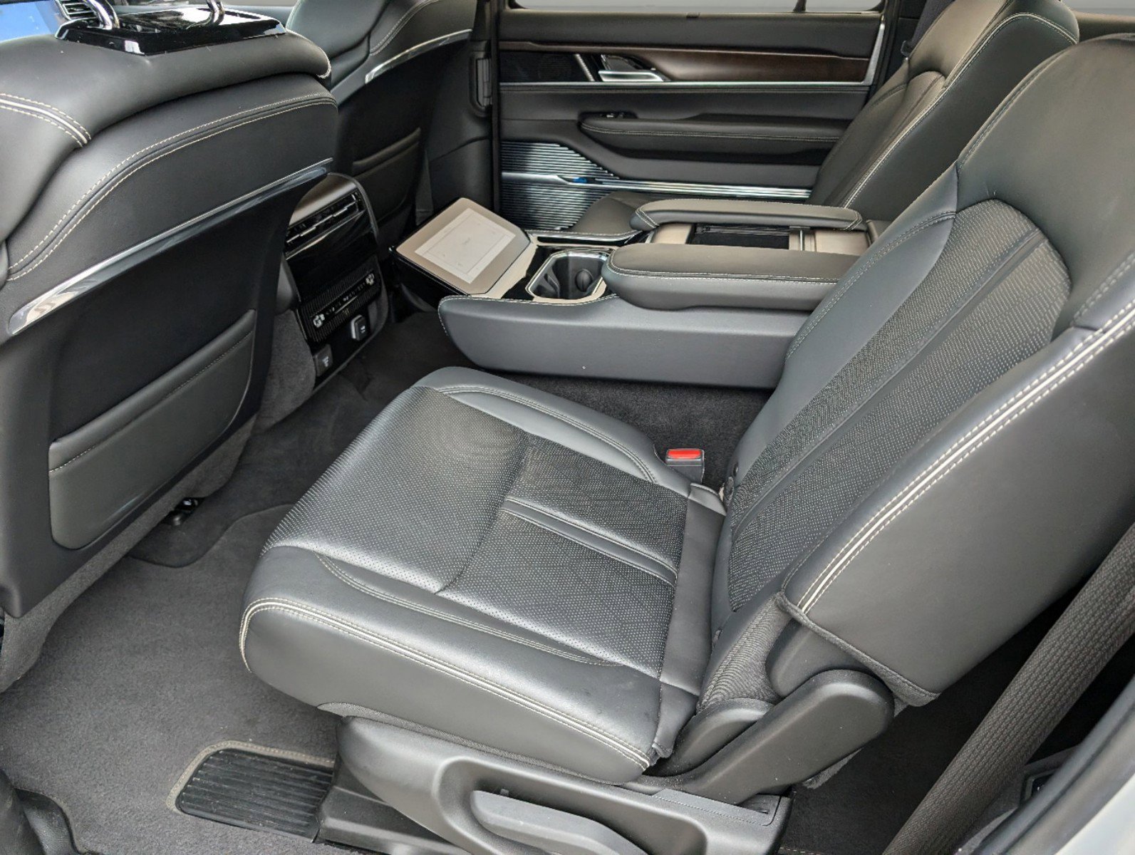 2024 Jeep Grand Wagoneer III Obsidian photo 10