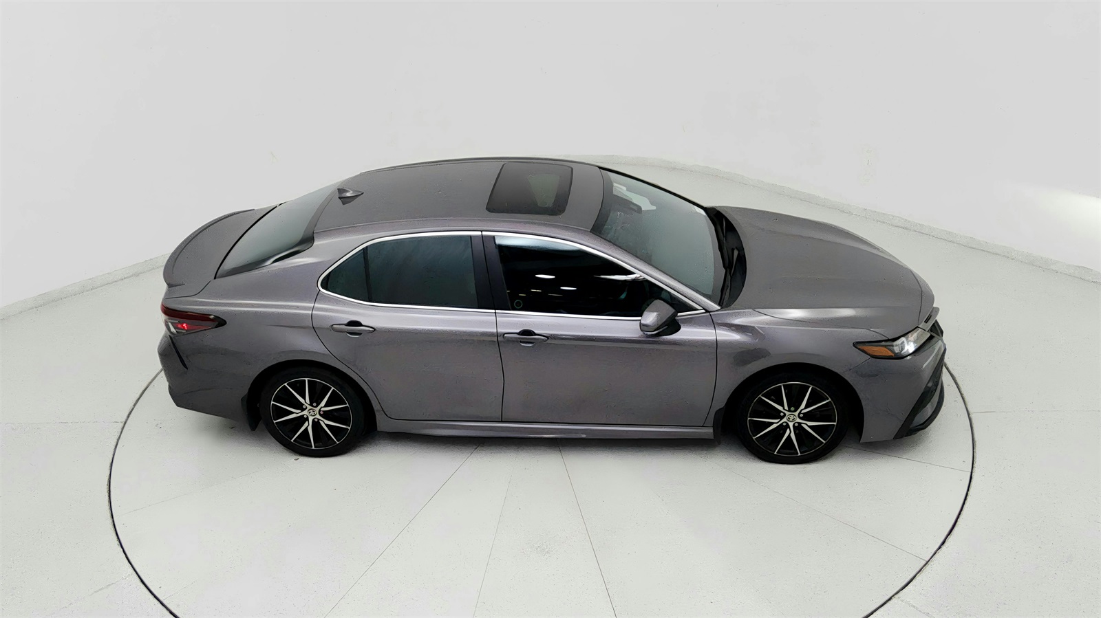 2022 Toyota Camry SE photo 18