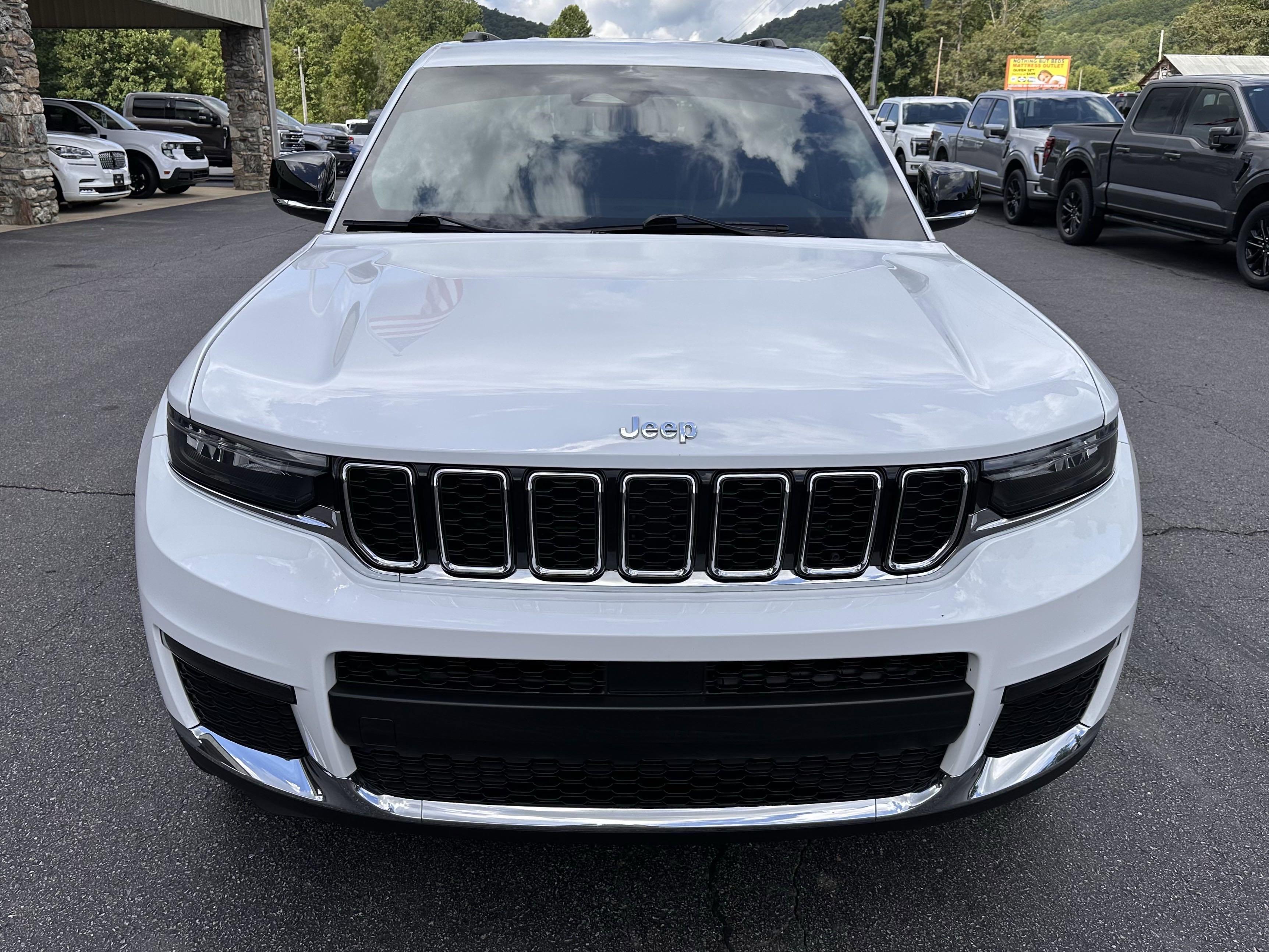 2022 Jeep Grand Cherokee Limited photo 2