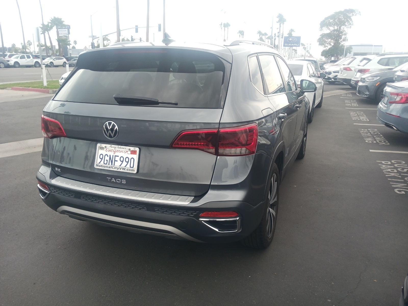 2023 Volkswagen Taos SE photo 3