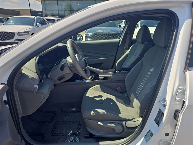 2025 Hyundai Elantra SEL Convenience photo 11