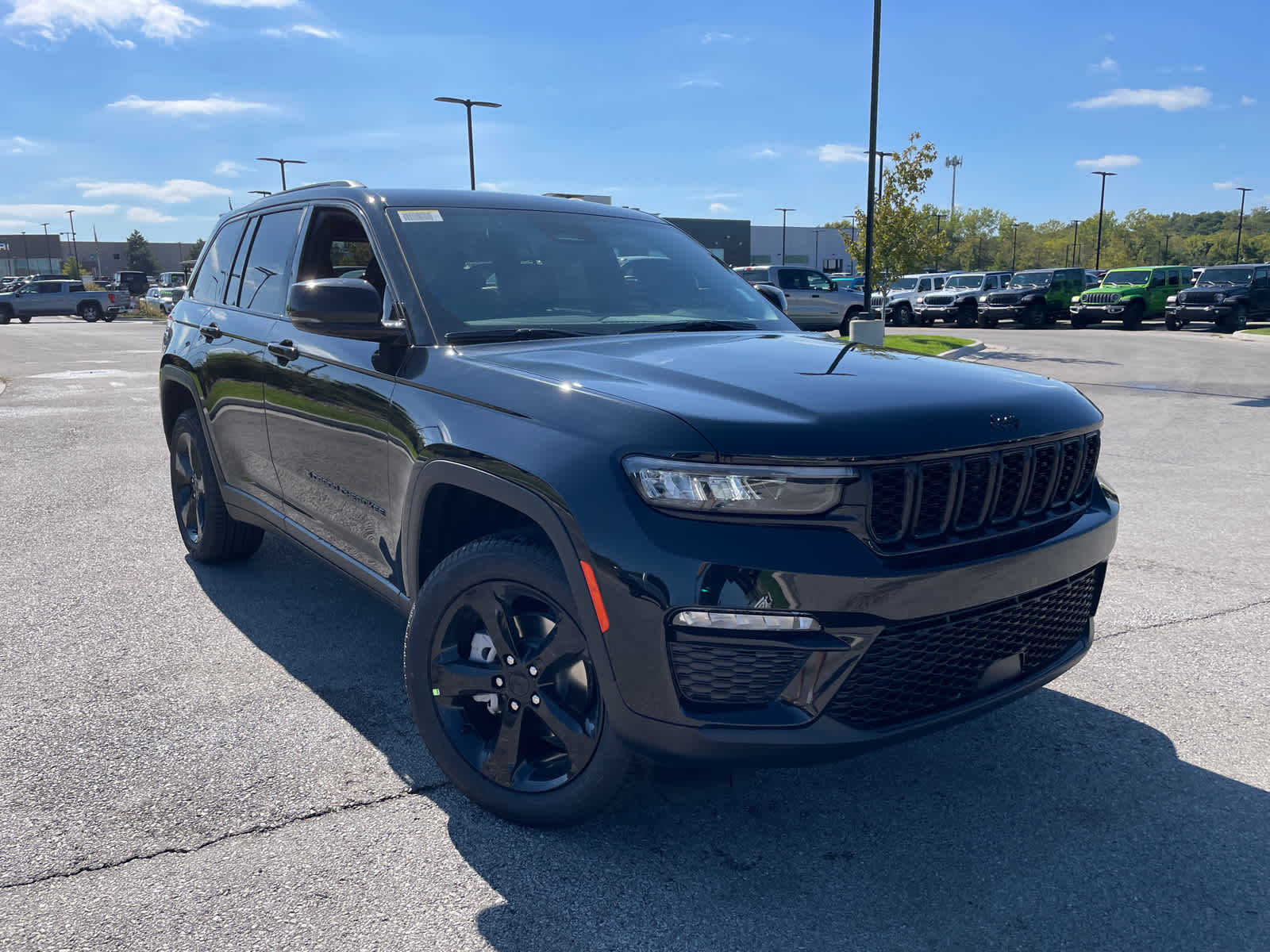 2025 Jeep Grand Cherokee Limited photo 2