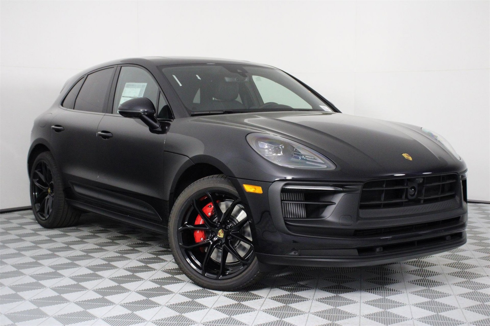 2026 Porsche Macan GTS photo 8