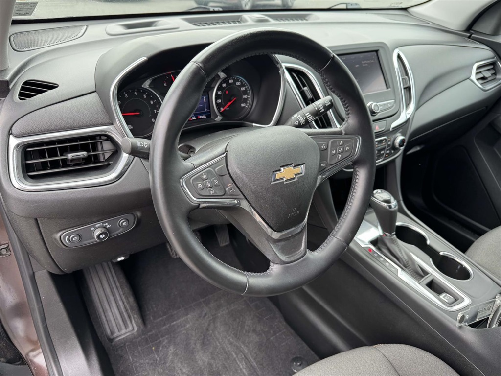 2020 Chevrolet Equinox LT photo 2