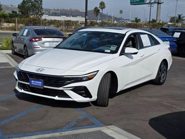 2024 Hyundai Elantra SEL photo 3