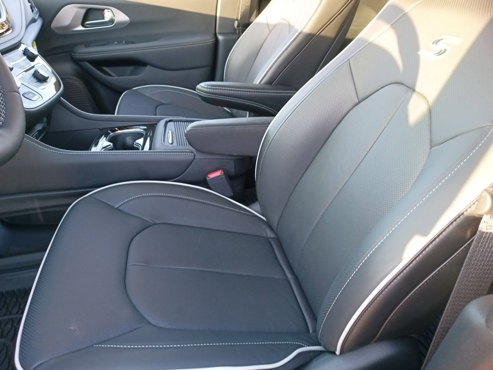 2025 Chrysler Pacifica Limited photo 20
