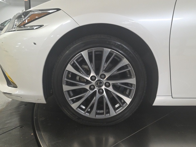 2019 Lexus ES 350 photo 25
