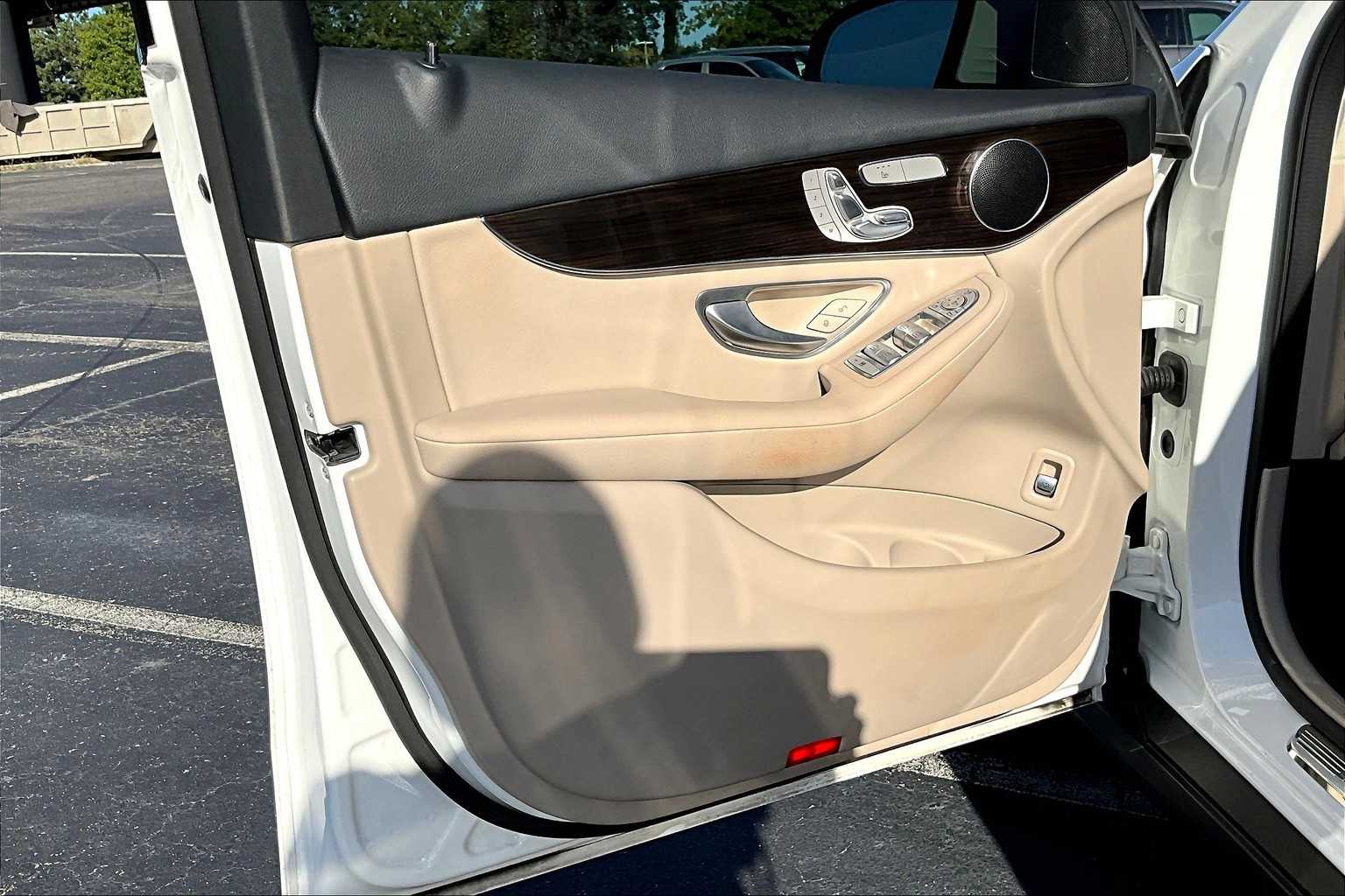 2022 Mercedes Benz GLC 300 photo 20