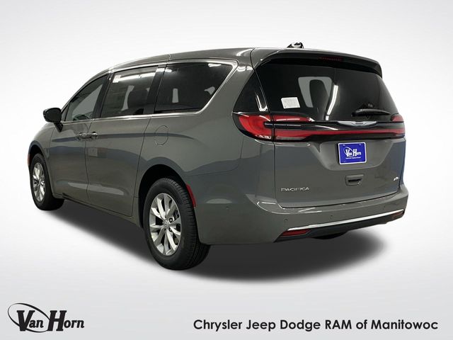 2025 Chrysler Pacifica photo 3