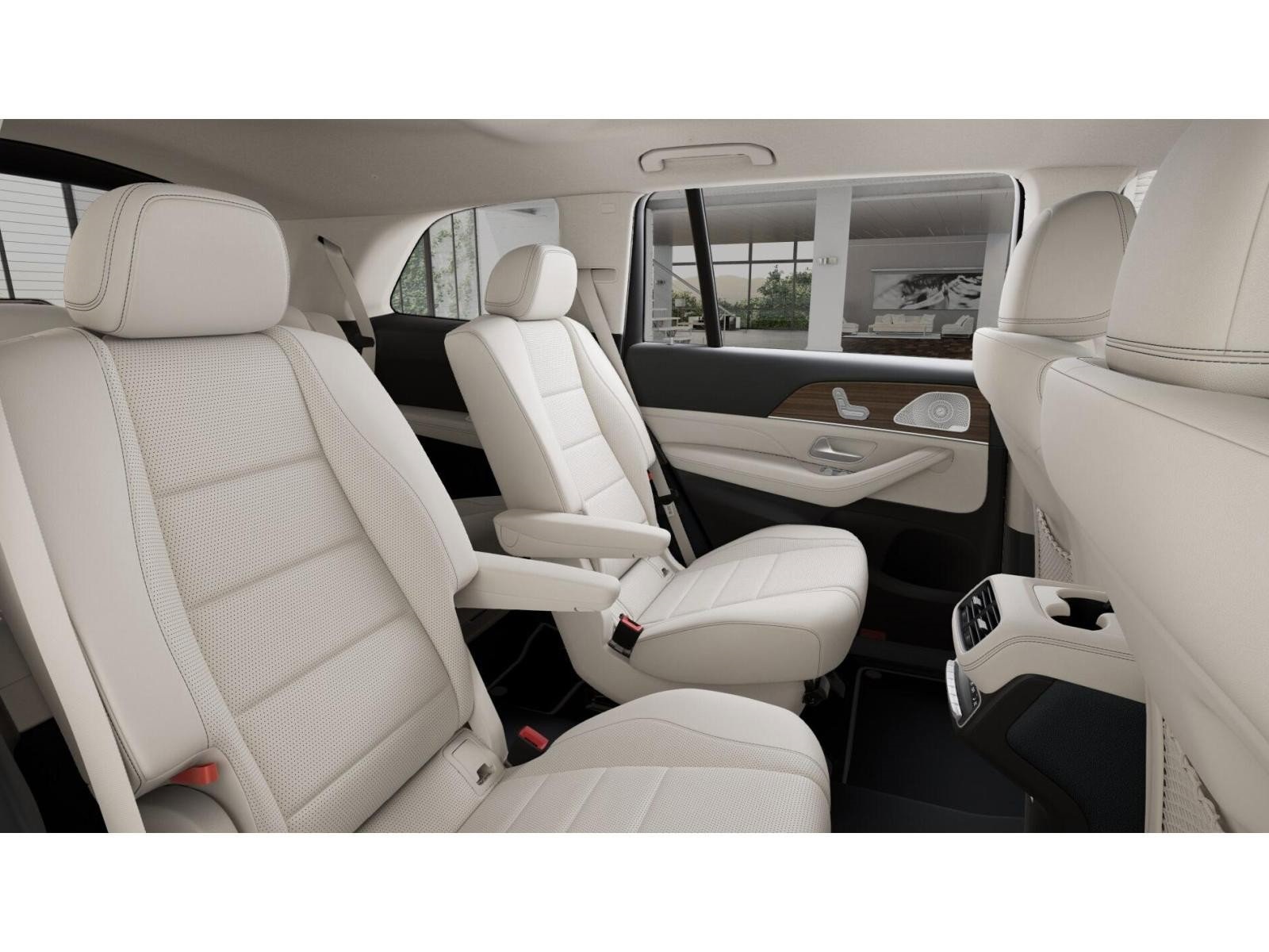 2026 Mercedes Benz GLS 450 4MATIC photo 4