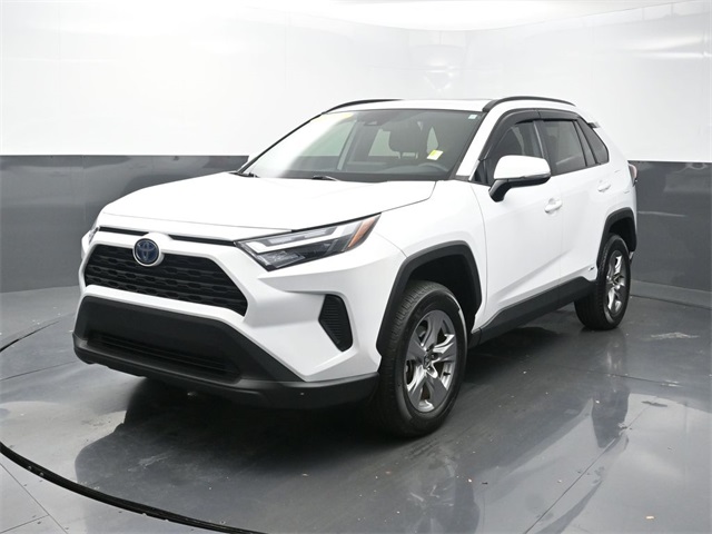 2024 Toyota RAV4 Hybrid XLE photo 3